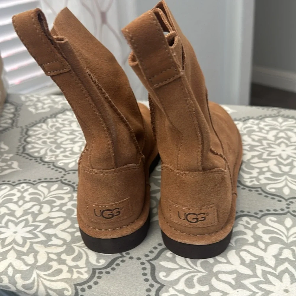 Ugh tan booties - Picture 2 of 4